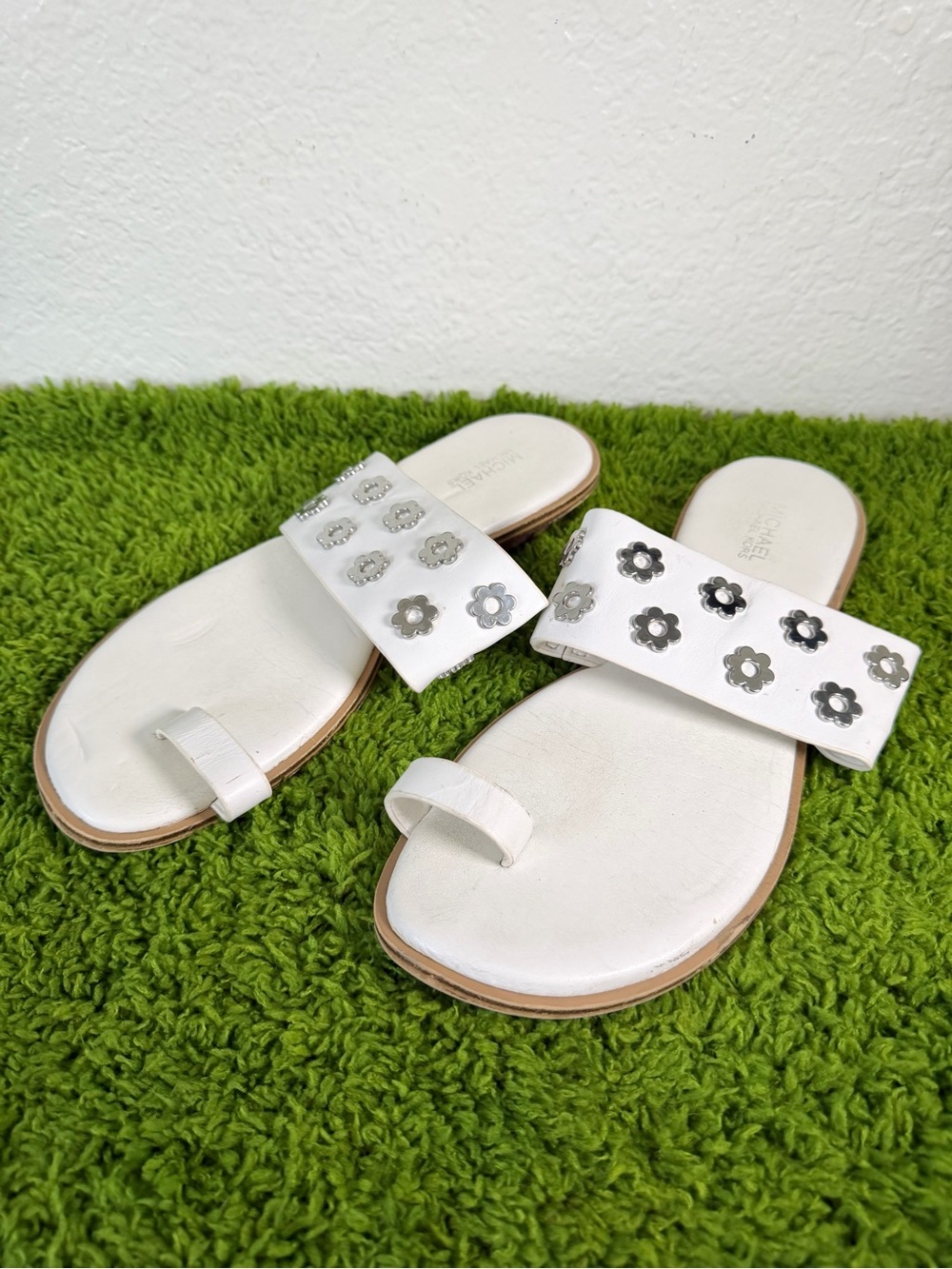 Michael Kors Sonya toe ring Flat Sandals white leather upper floral silver studs